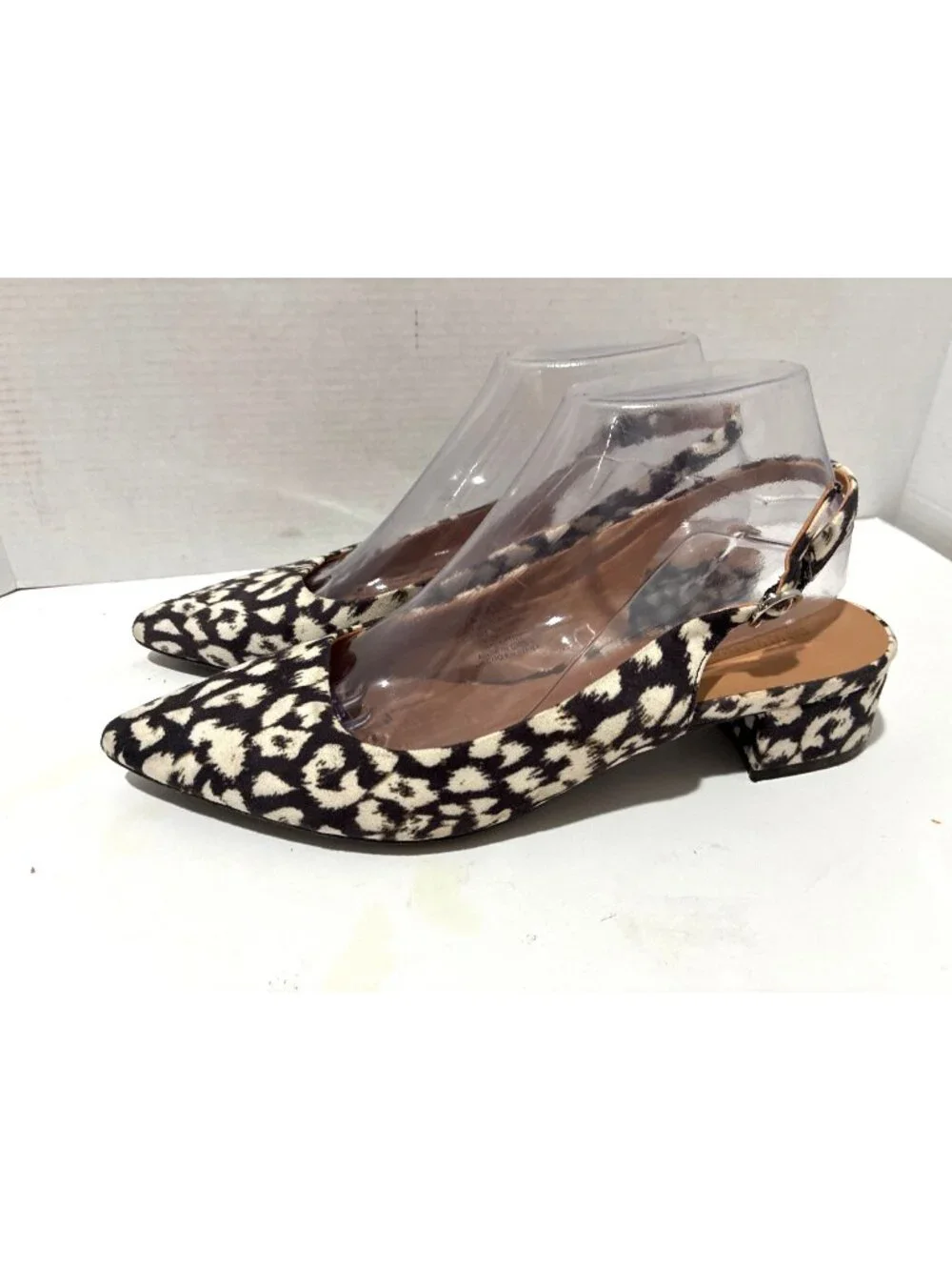 Banana Republic slingback pumps pointed toe low block heel bold cheetah print